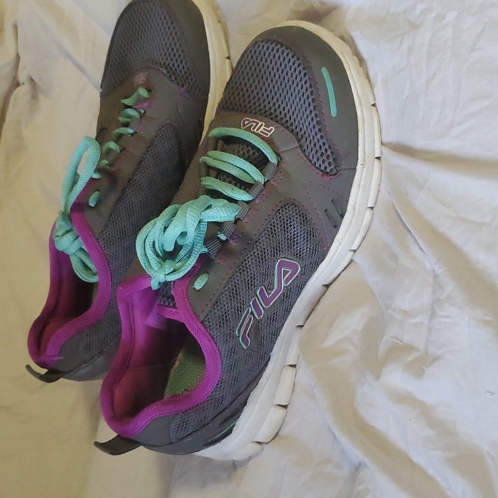 FILA SHOES SIZE 5